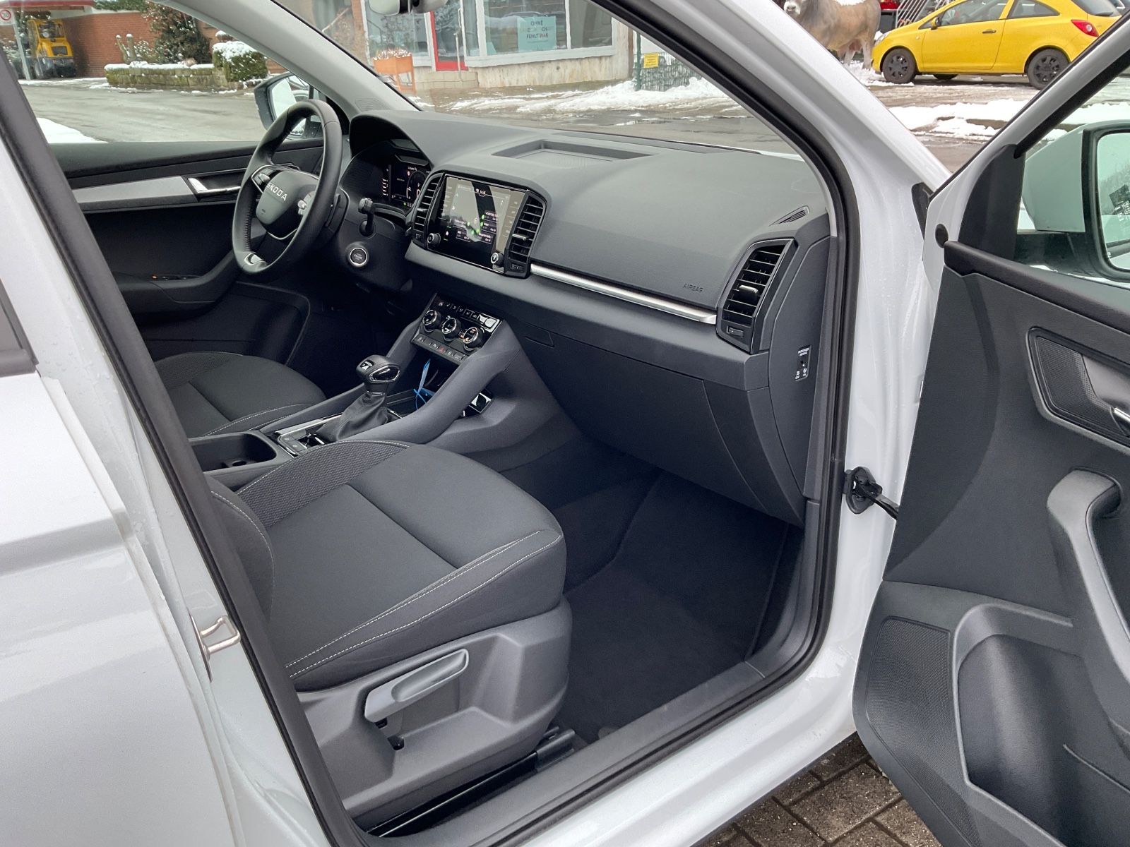 Fahrzeugabbildung SKODA Karoq 1.5l TSI DSG Tour,AHK,Navi,Kamera