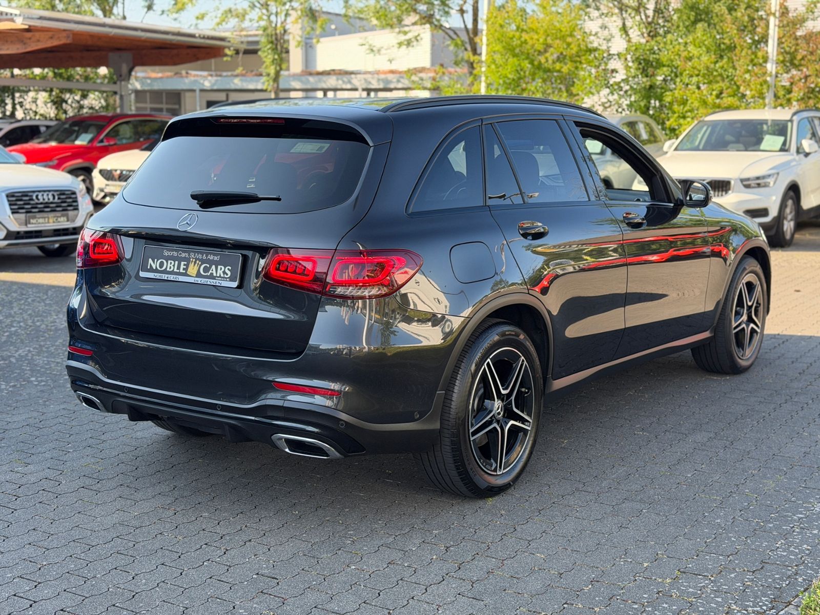 Fahrzeugabbildung Mercedes-Benz GLC 200 4Matic AMG Line AHK LED NAV SHZ 19"