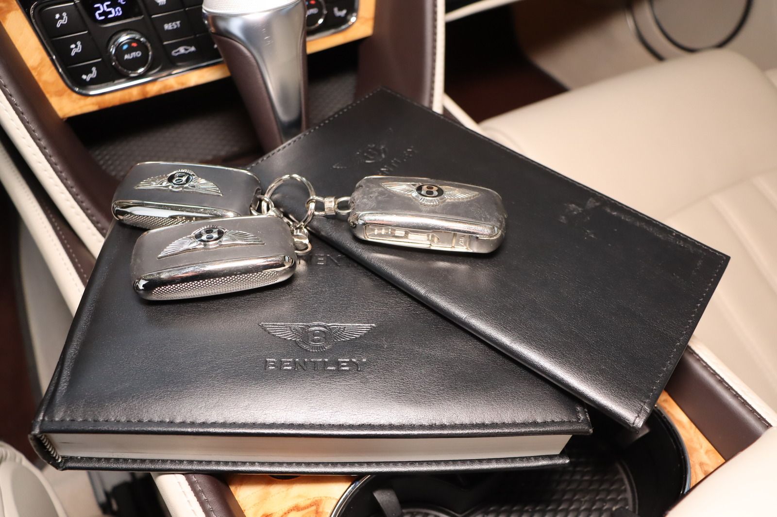 Fahrzeugabbildung Bentley Continental GT 6.0 4WD Navi * Xenon