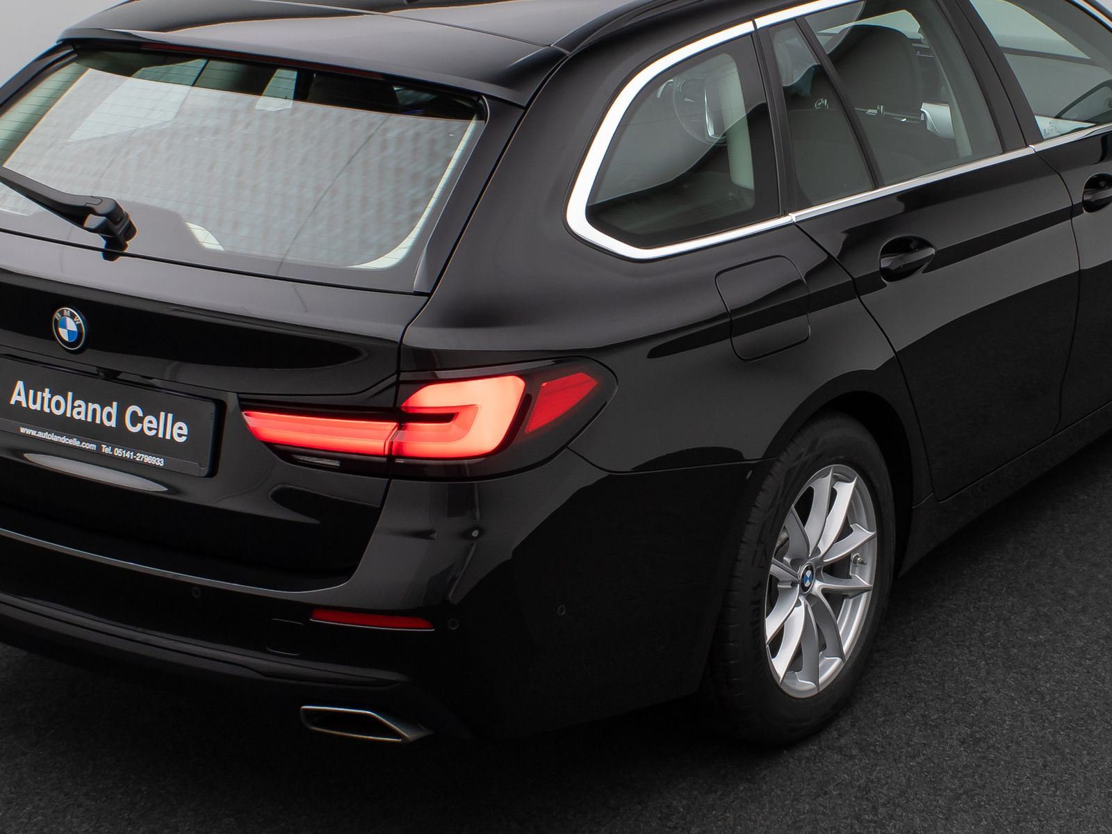 Fahrzeugabbildung BMW 530d Panorama Kamera DAB HiFi DrivAssist Komfort