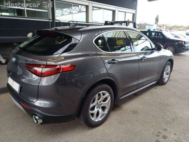 Alfa Romeo ALFA ROMEO Stelvio Stelvio 2.2 td Business Q4 4x imagem 3