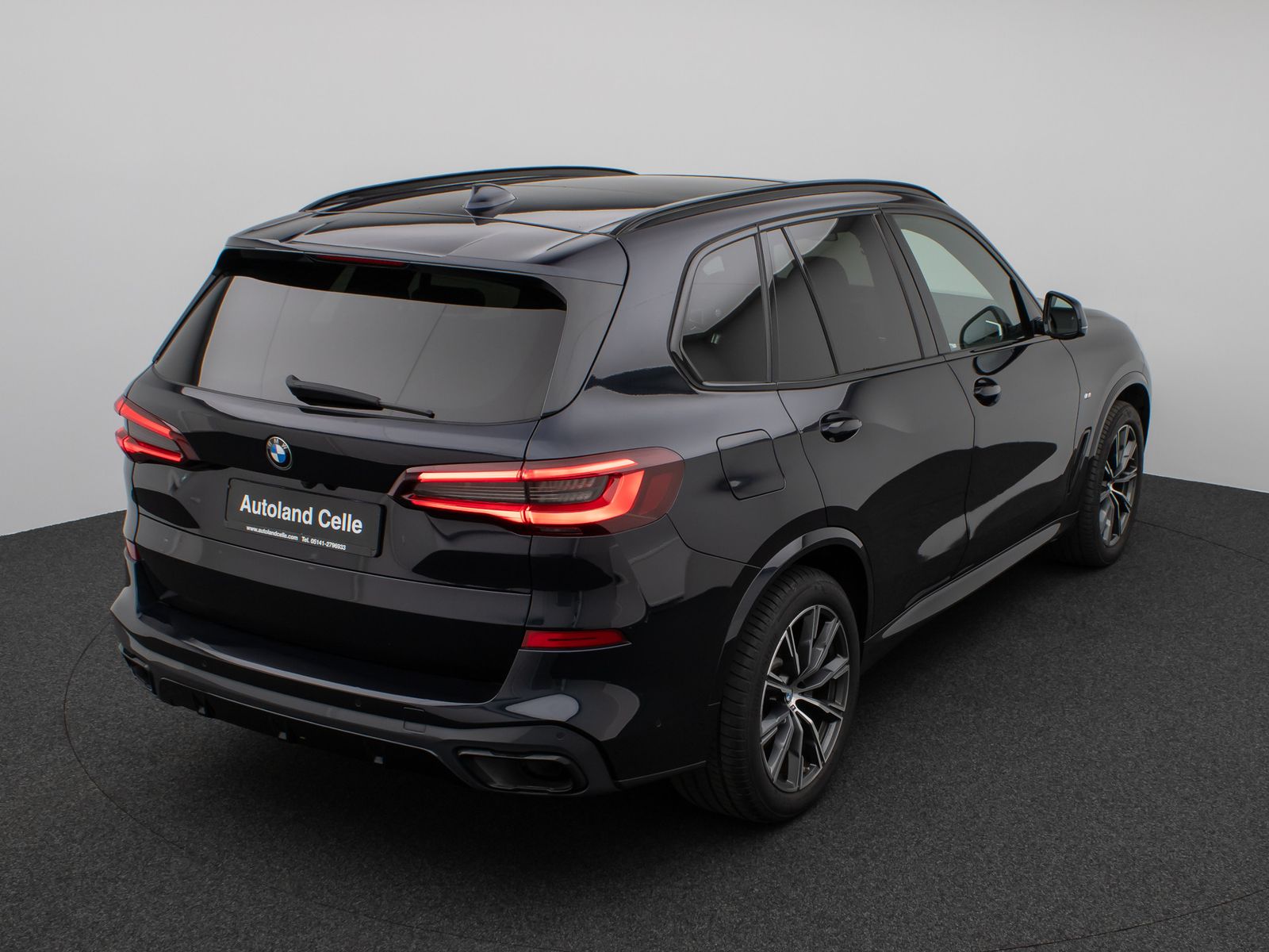 Fahrzeugabbildung BMW X5 xD25d M Sport Panorama Kamera HUD DAB H/K AHK