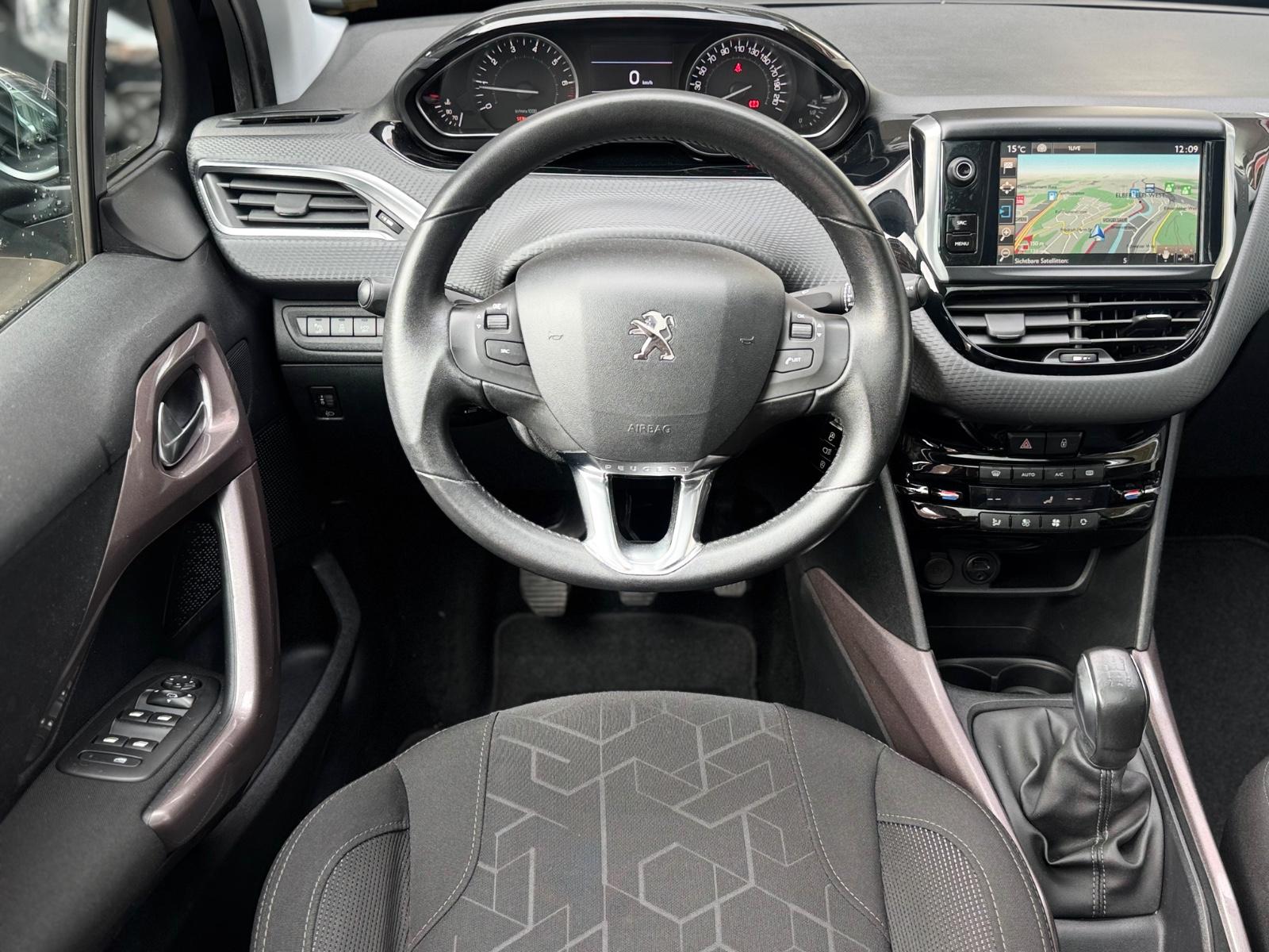 Peugeot 2008 Style*2.HAND*NUR 87TKM*PANO*NAVI*TEMPO*PDC