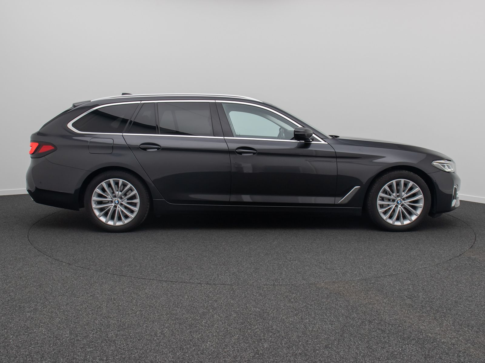 Fahrzeugabbildung BMW 540i xD Luxury Line ACC DispKey DAB Panorama HUD