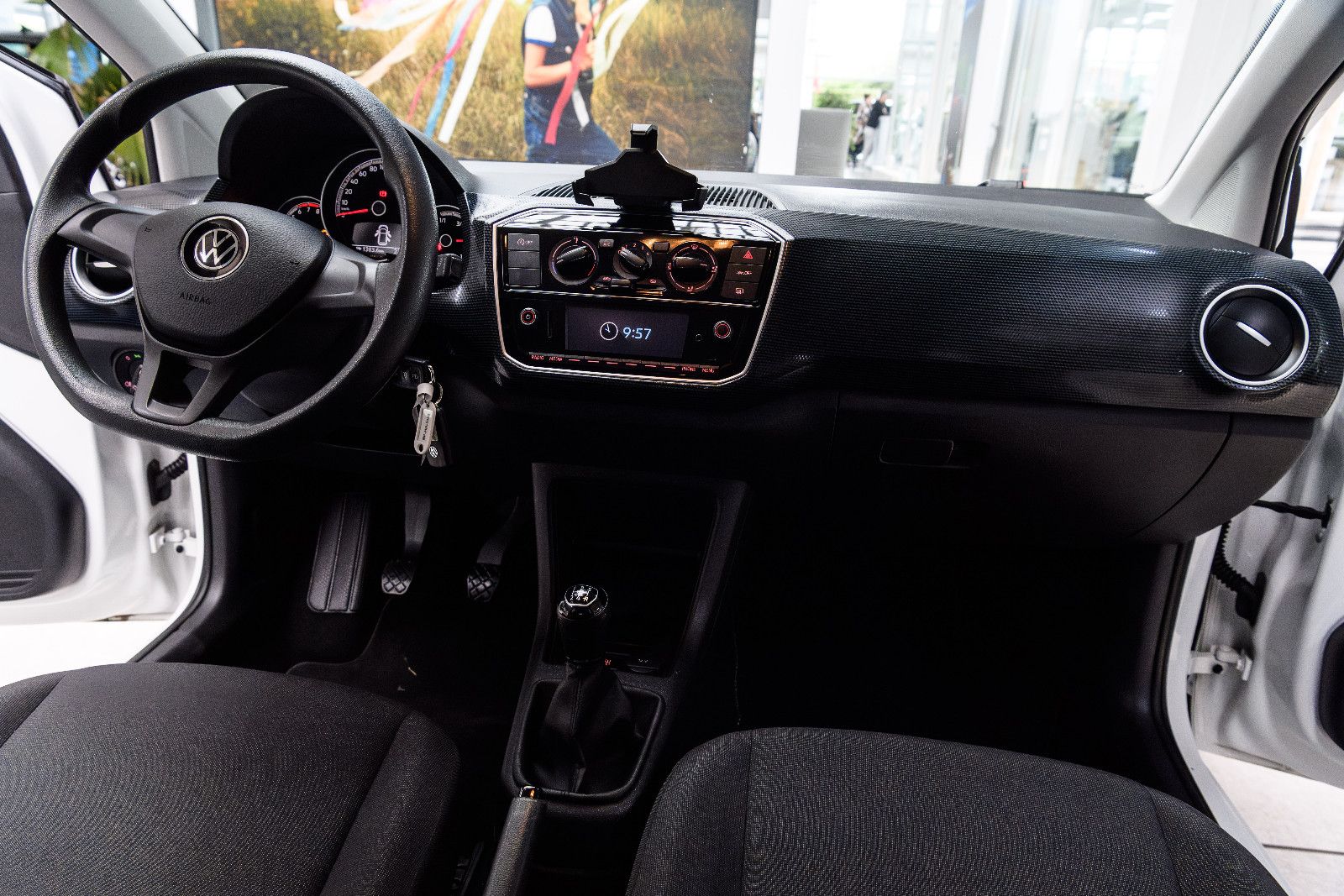 Fahrzeugabbildung Volkswagen up! 1.0l 48kw +4-türig + Maps & More + GJReifen