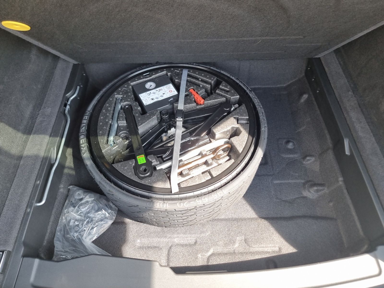 Fahrzeugabbildung Volkswagen Touareg TDI R-Line 4M Matrix STH Luft Pano RFK A