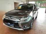 Mitsubishi Outlander Top 4WD 2.2 DI-D+7-SITZE+KAMERA+AHK+ - Mitsubishi Outlander mit Diesel-Antrieb: Allradantrieb, Geländewagen, Automatik, 2.2