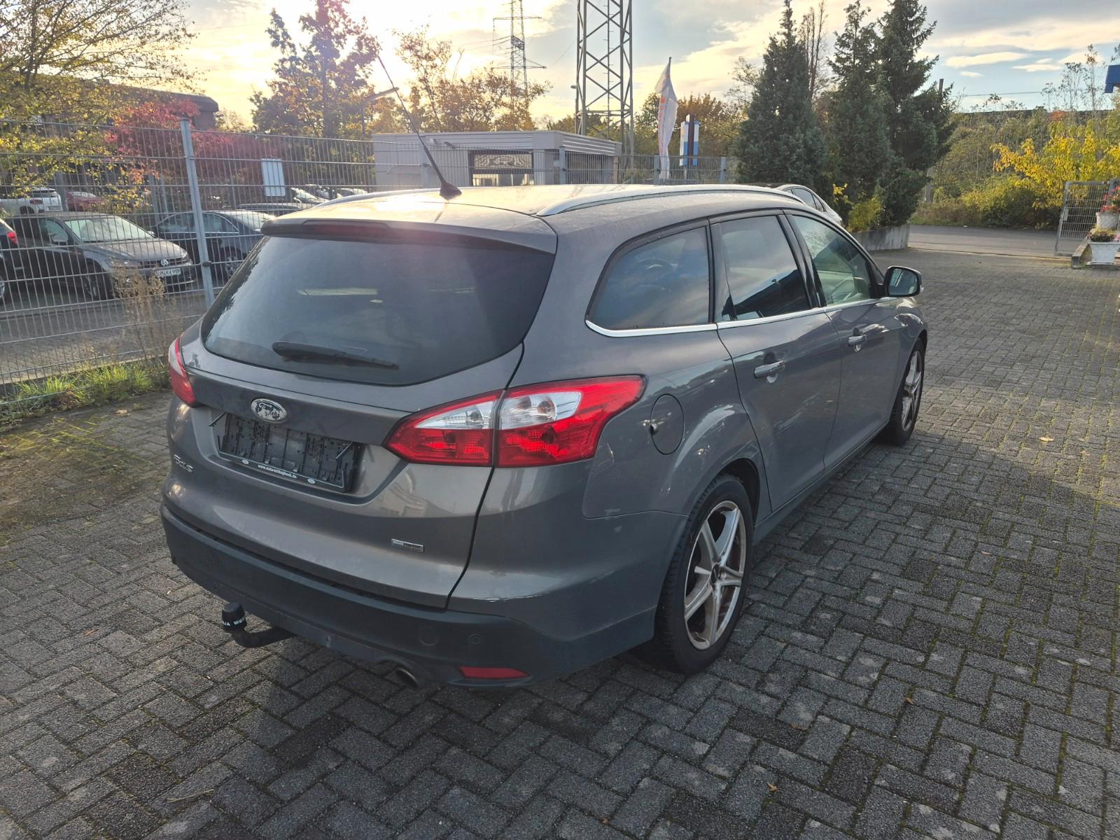 Ford Focus 2012 — салон