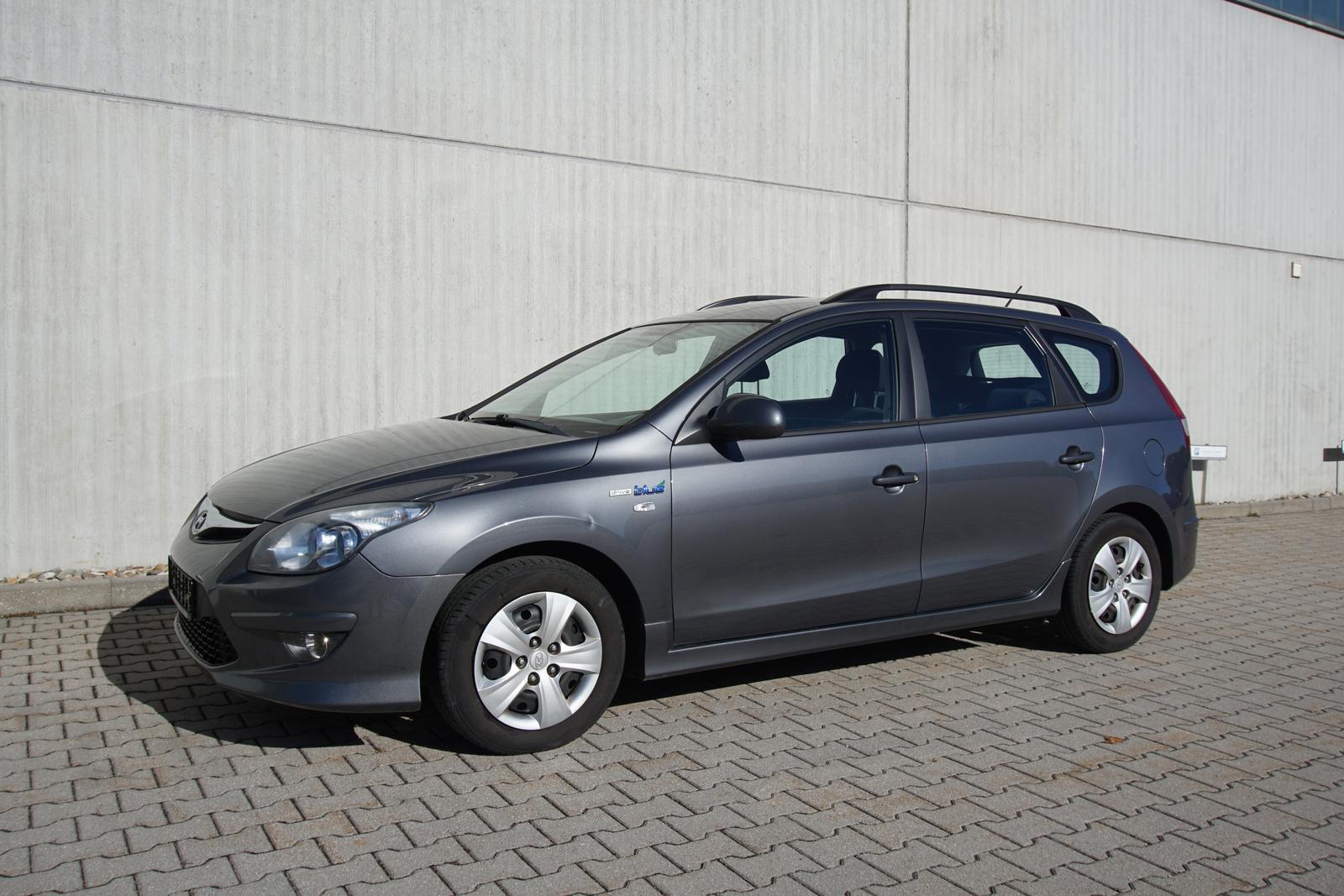 Hyundai i30 2011 — салон
