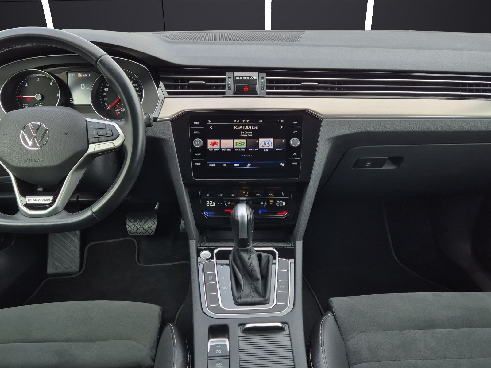 Fahrzeugabbildung Volkswagen Passat Variant TDI Elegance DSG 4M Matrix Navi A