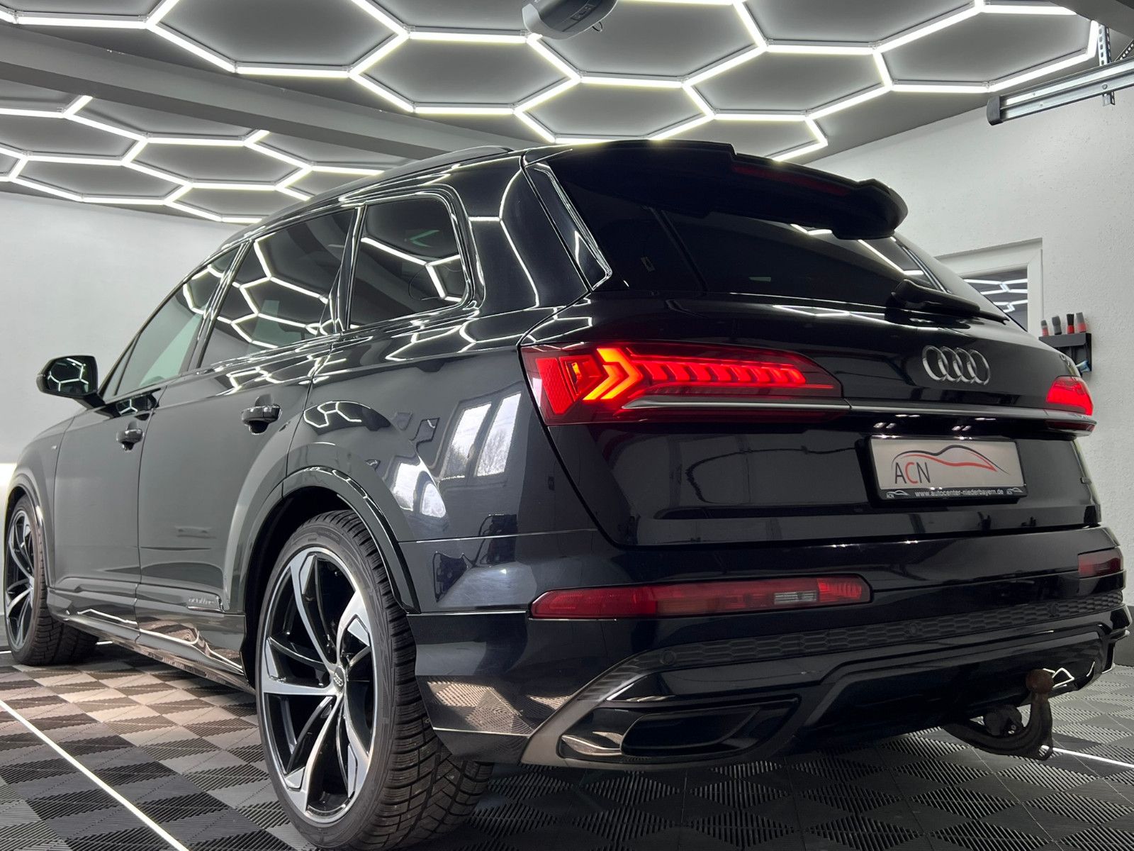 Fahrzeugabbildung Audi Q7 50 TDI Quattro S-LINE/PANO/ACC/MATRIX/7-SITZ