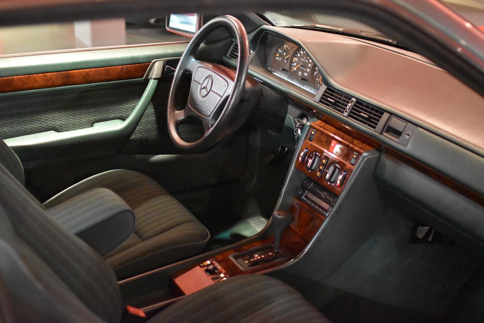 Mercedes-Benz CE 220 COUPÉ/150PS/AUT/H-KENNZEICHEN/SAMMLER/TOP