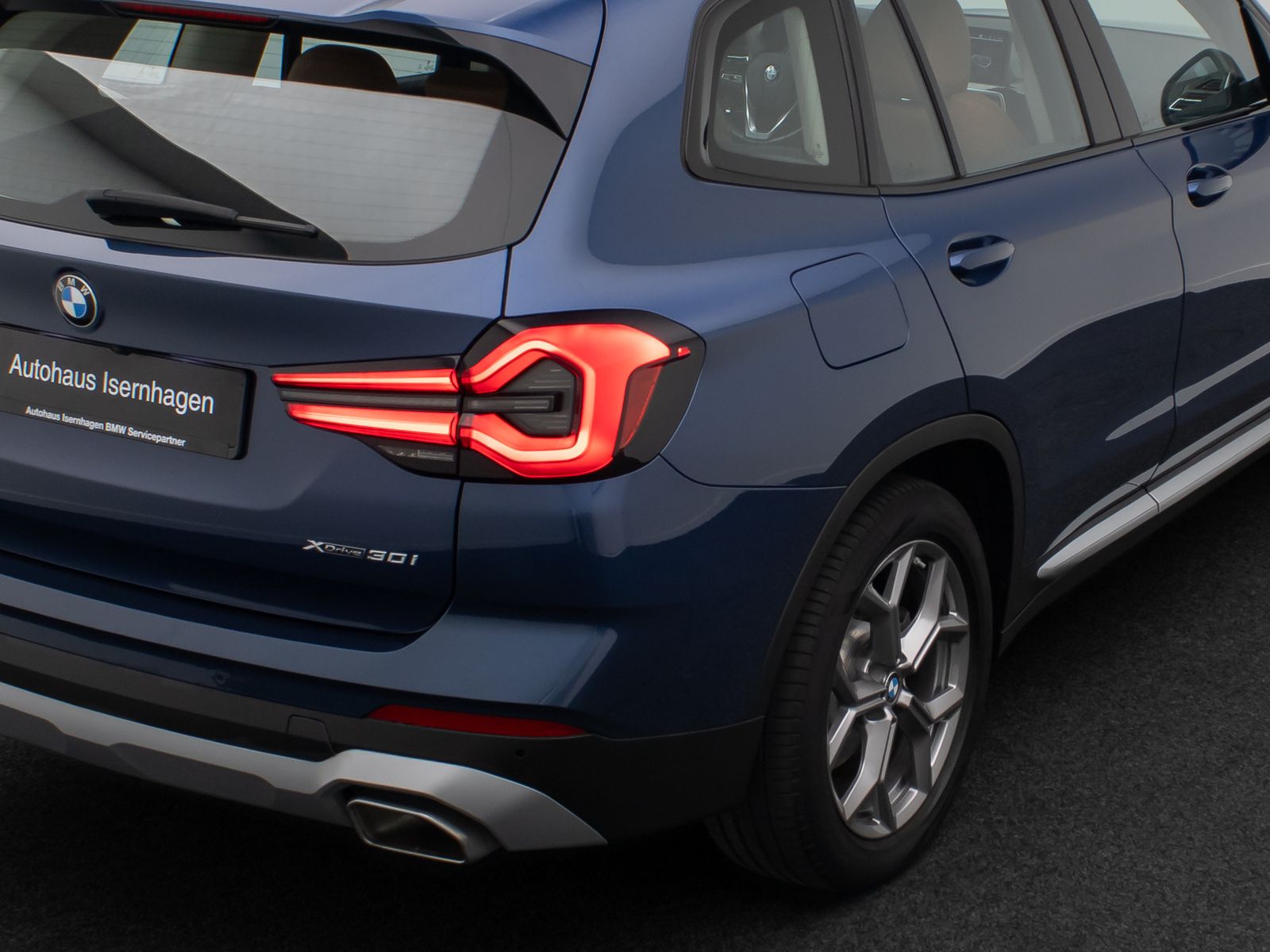 Fahrzeugabbildung BMW X3 xD30i AHK Kamera DAB Komfort Memory Leder 19"
