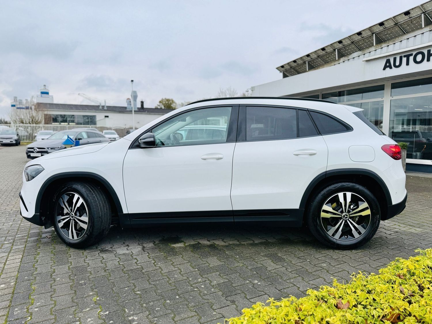 Fahrzeugabbildung Mercedes-Benz GLA 200 NIGHT & PROGRESSIVE, Winter, AHK, RFK, L
