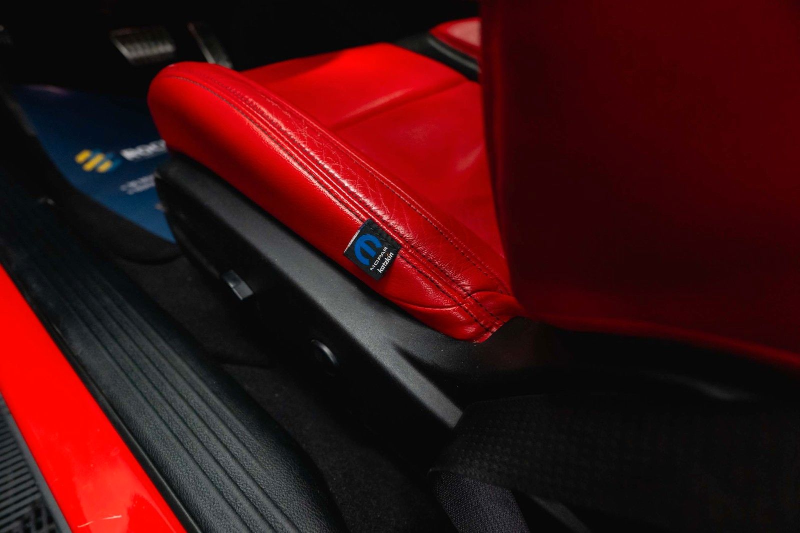 Fahrzeugabbildung Dodge Challenger 6.4 V8 SRT 392 R/T SCATPACK RED DEVIL