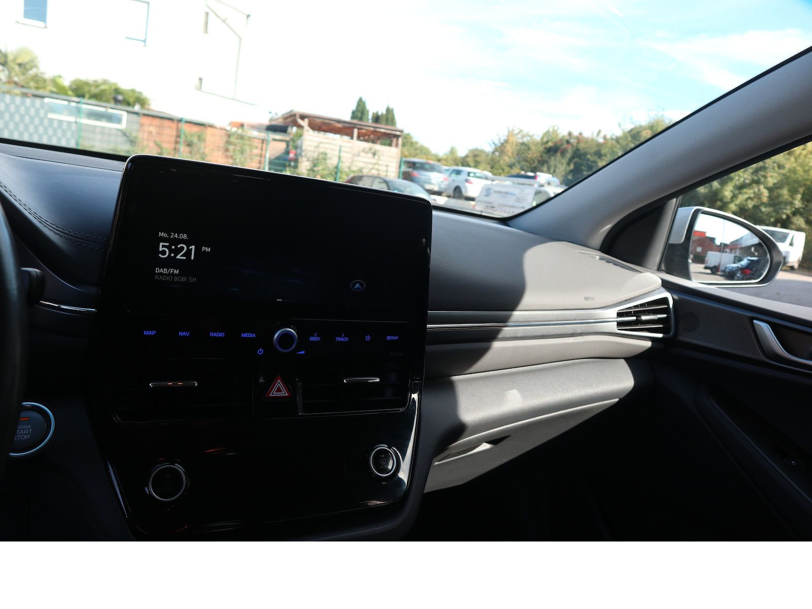 Fahrzeugabbildung Hyundai IONIQ Premium Hybrid Navi Scheckheftgepflegt