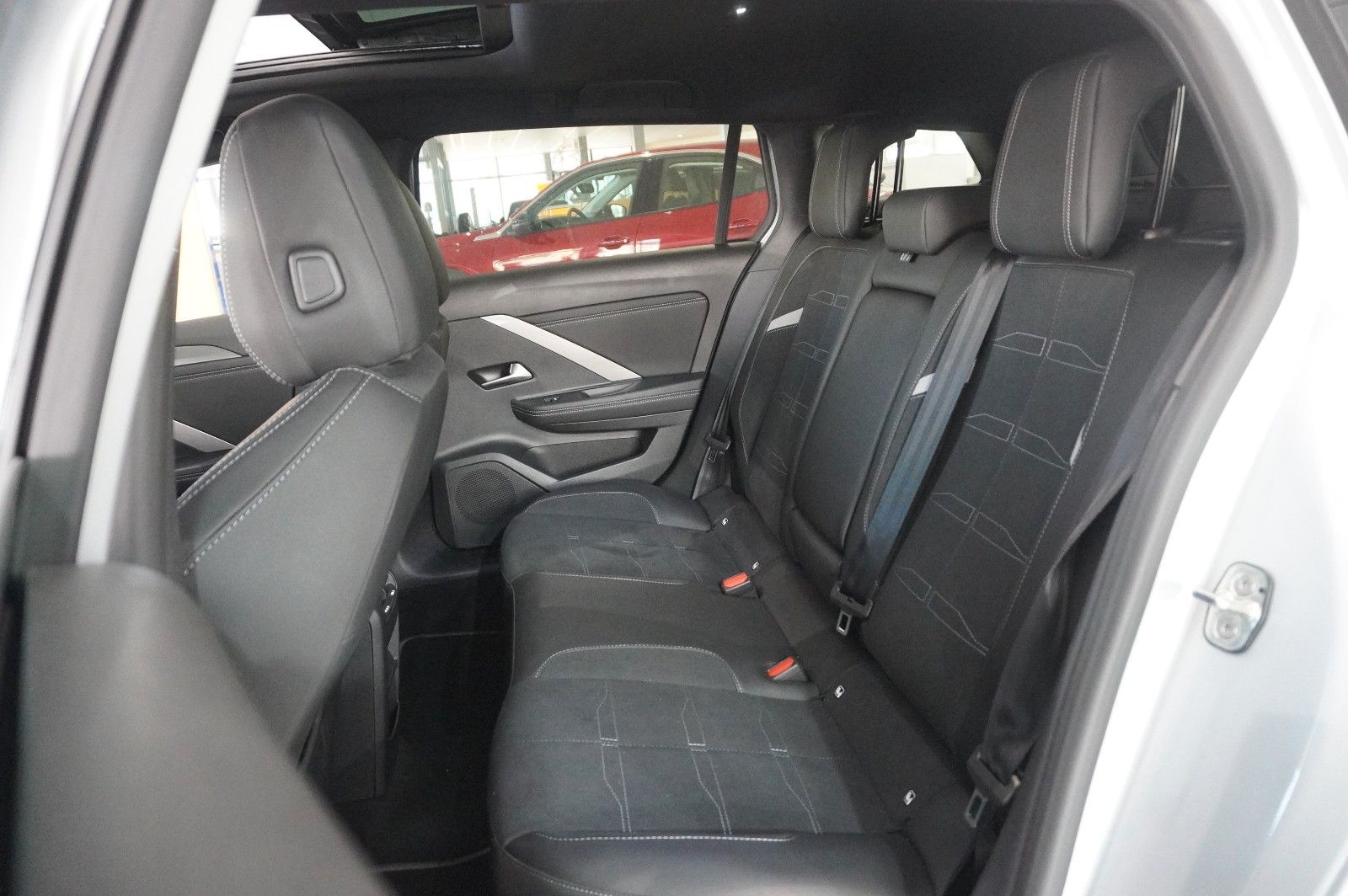 Fahrzeugabbildung Opel Astra L ST 1.2T GS SPORT NAVI/LED/360°/PANO./HUD