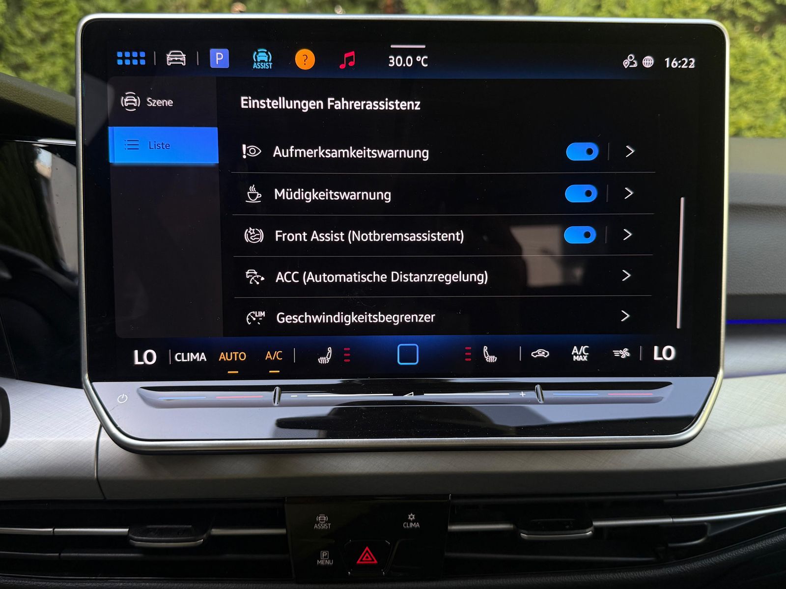 Fahrzeugabbildung Volkswagen Golf Lim. 2.0 TDI DSG Goal LED+KAM+ACC+SHZ+CARPL