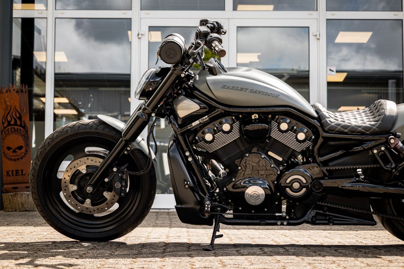 Fahrzeugabbildung Harley-Davidson VRSCDX Night Rod Special - Remus - Mini Ape