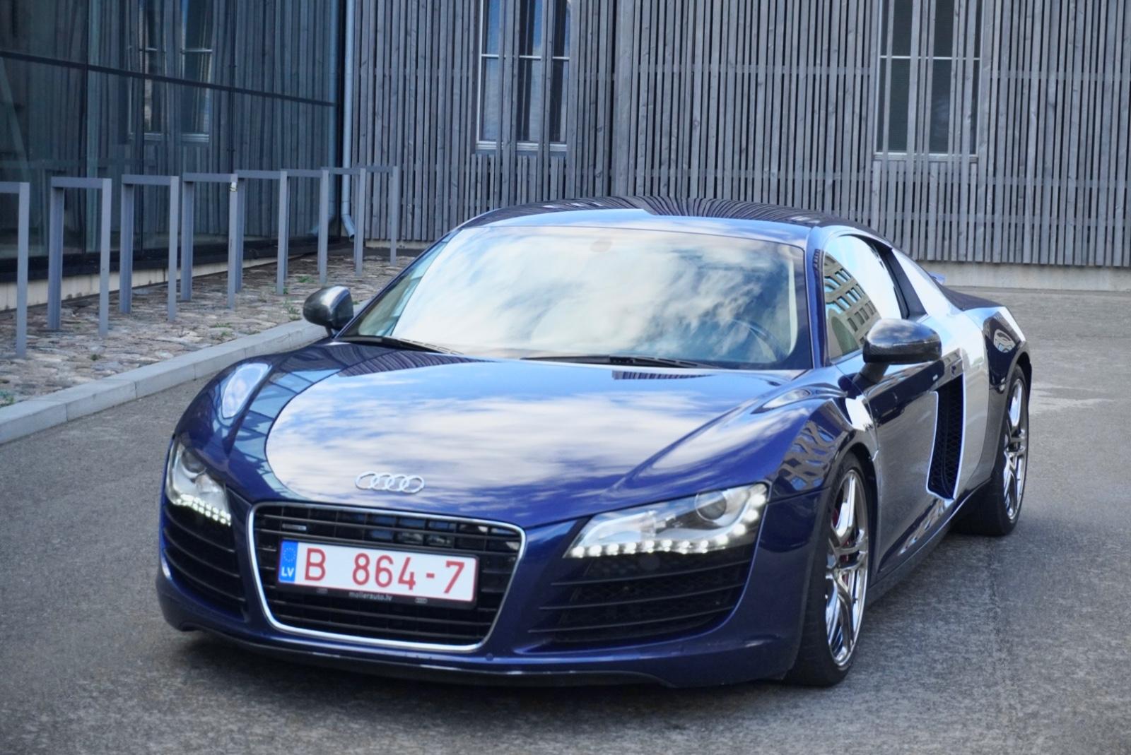 Audi R8 4.2 FSI R tronic quattro -