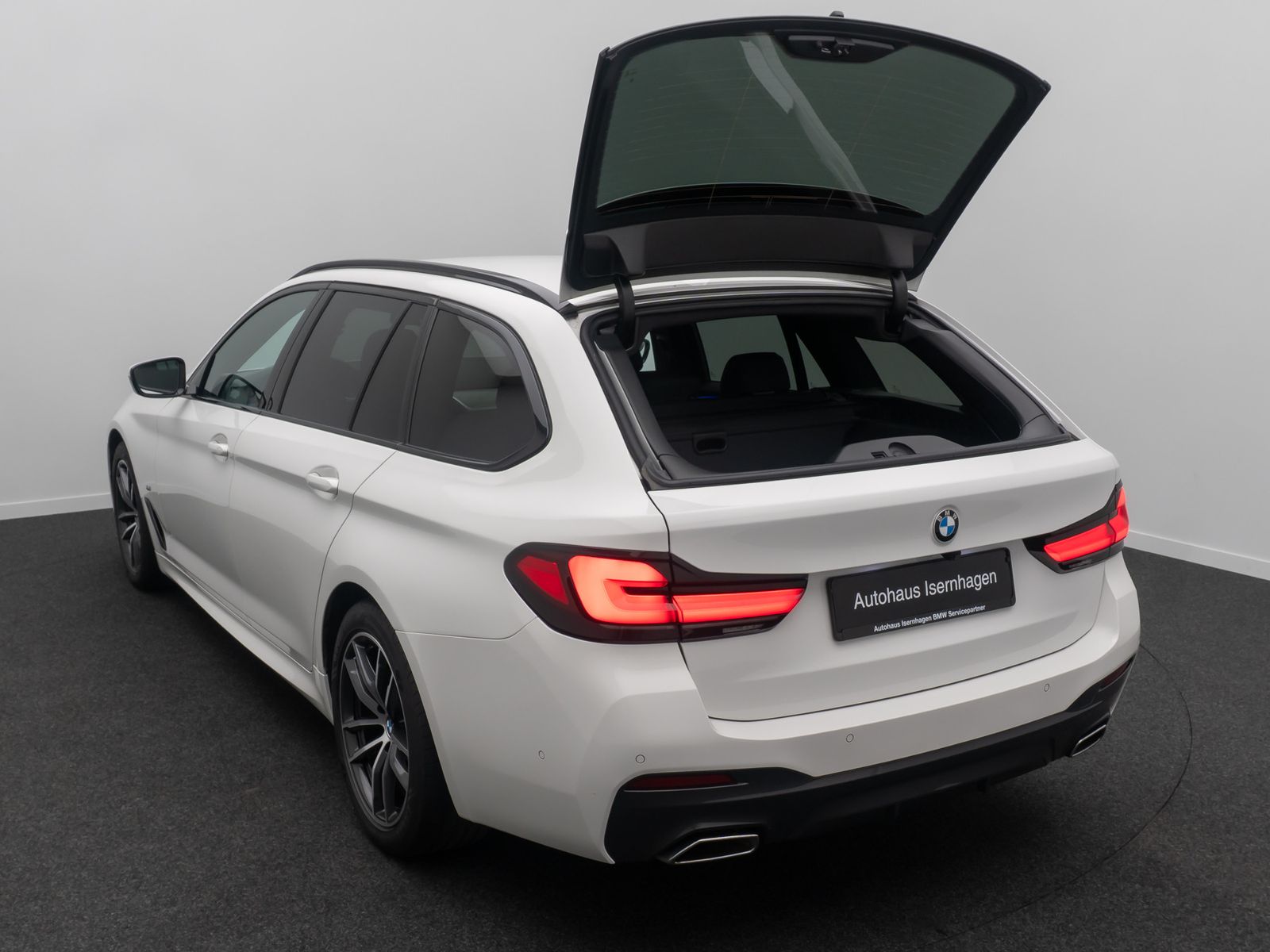 Fahrzeugabbildung BMW 520d xD M Sport HUD Kamera DAB Alarm AHK 18Zoll