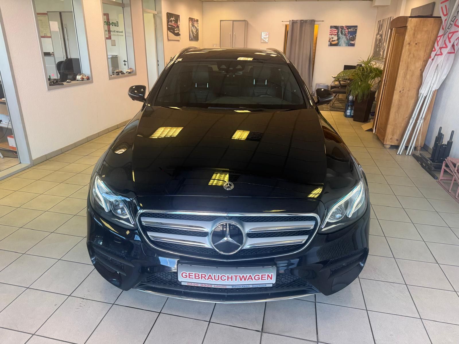 Fahrzeugabbildung Mercedes-Benz E 400 T-Modell 4Matic/LED/PANORAMA/AMG-LINE/NAVI