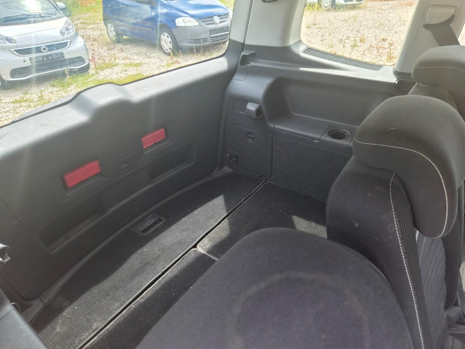 Volkswagen Touran 2014 — photo 10