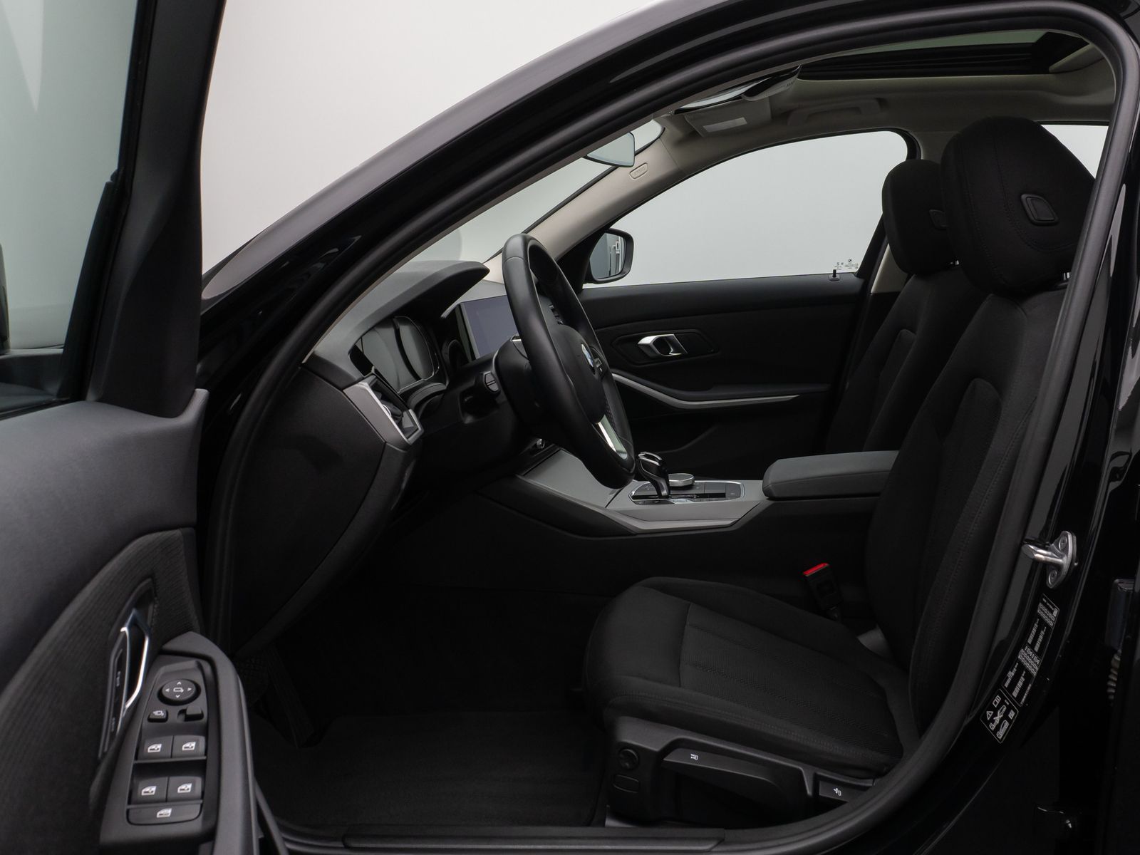 Fahrzeugabbildung BMW 320d xD  Glasdach Kamera DAB Geschwindigkeitsreg