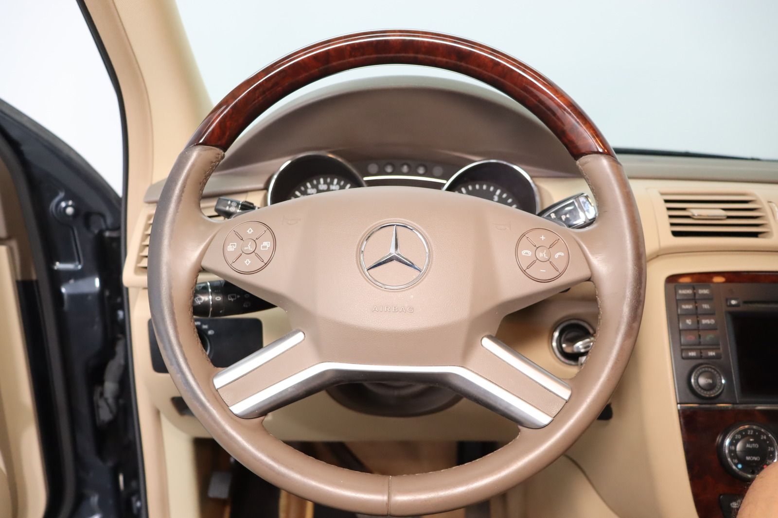 Fahrzeugabbildung Mercedes-Benz R 350 CDI 4MATIC lang * DIS * Pano * 7-Sitze
