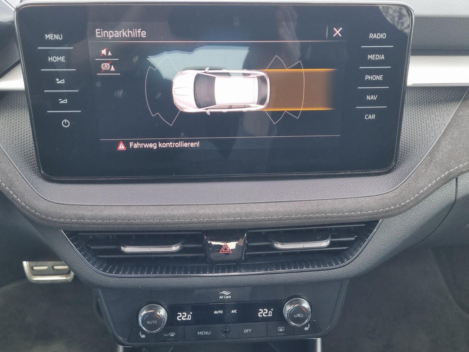Fahrzeugabbildung SKODA Fabia Style 1,5 TSI DSG Navi ACC PDC
