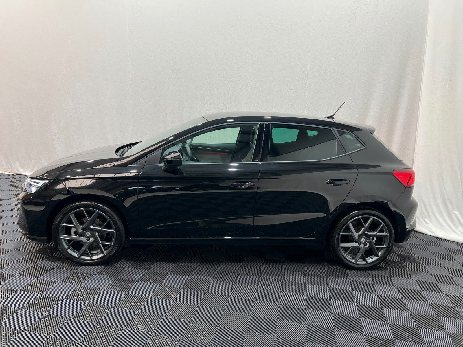 Fahrzeugabbildung SEAT Ibiza 1.0 TSI 85kW FR DSG 18"ALU
