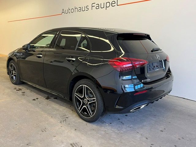 Mercedes-Benz A 250e AMG-Line Panorama Distronic Keyless Go imagem 3