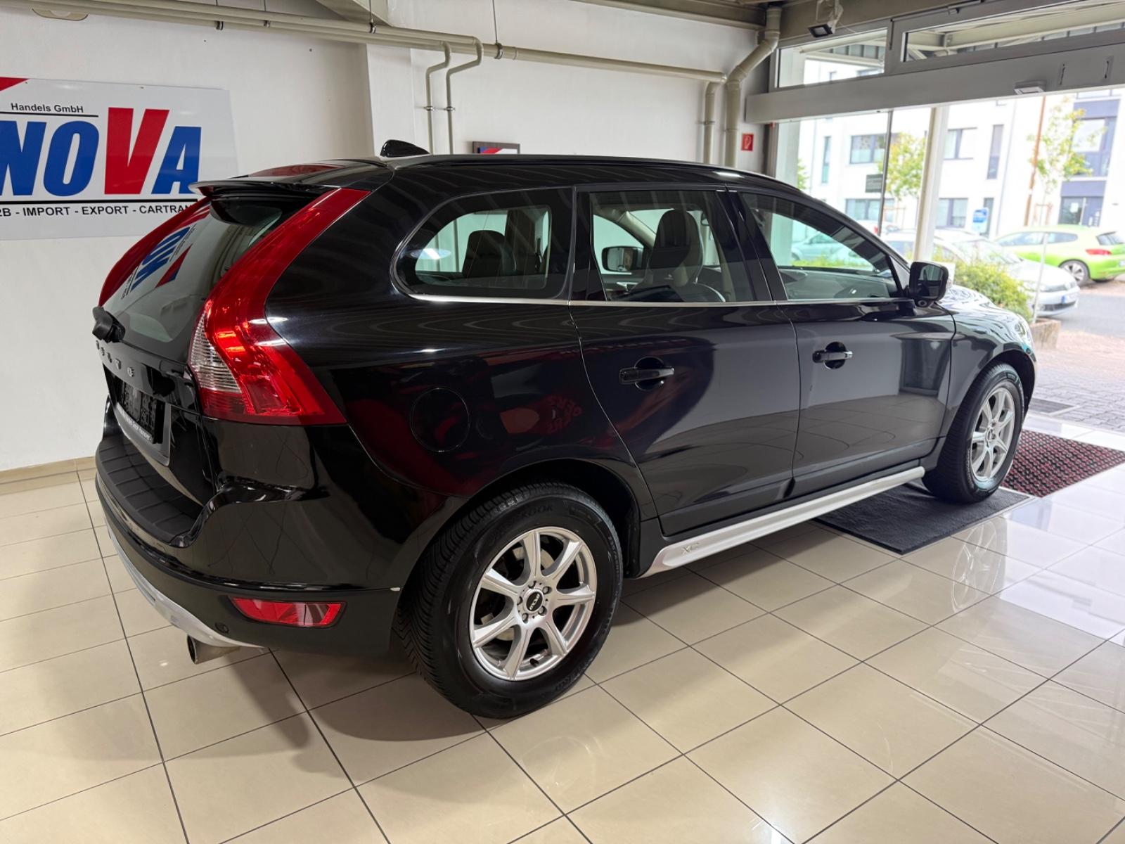Volvo XC60 DRIVe R Design*2.HAND*S-HEFT*LEDER*AHK*VOLL