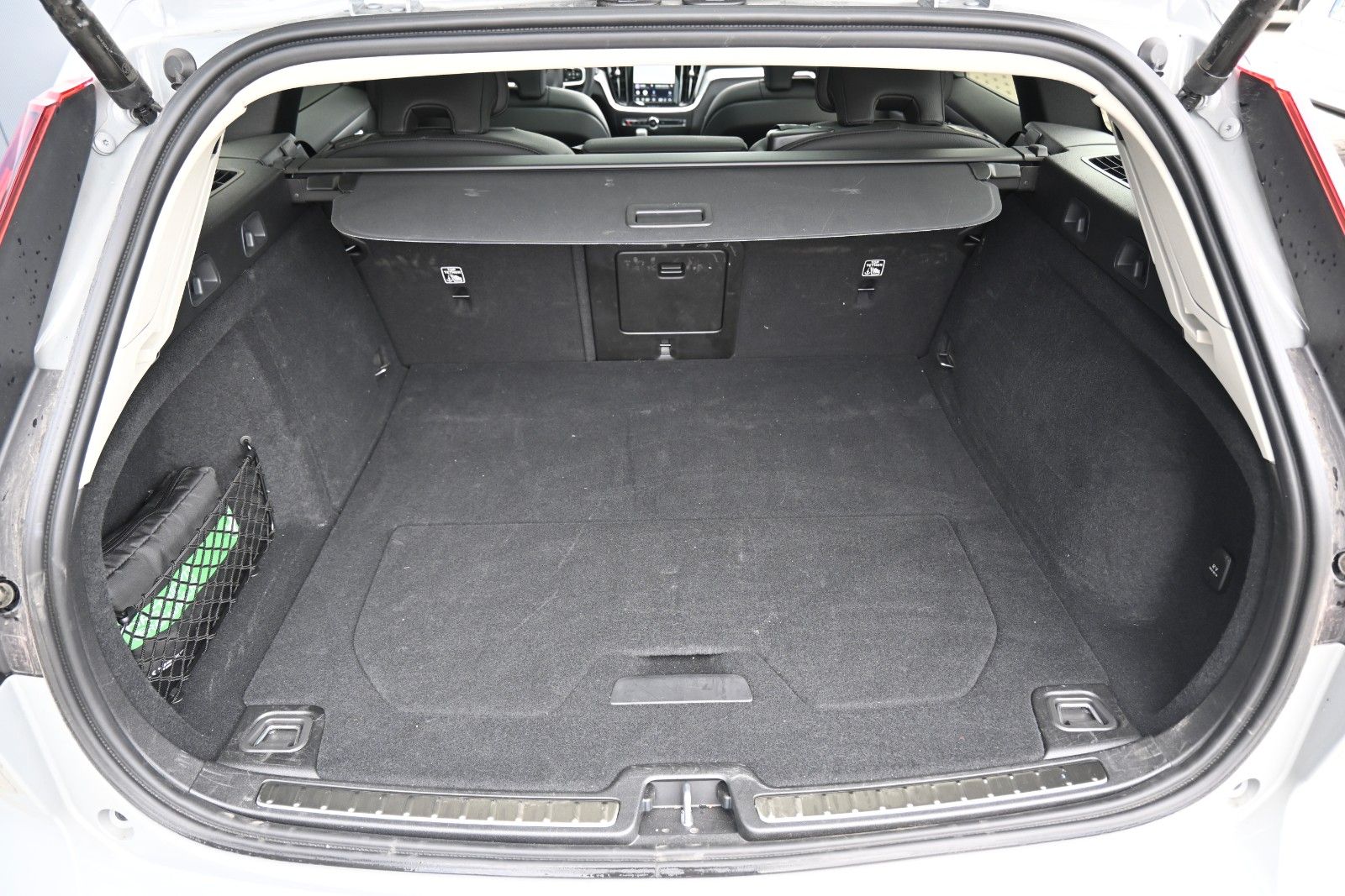 Fahrzeugabbildung Volvo V60 B4 DKG Plus Dark*HuD*PANO*360°*ACC