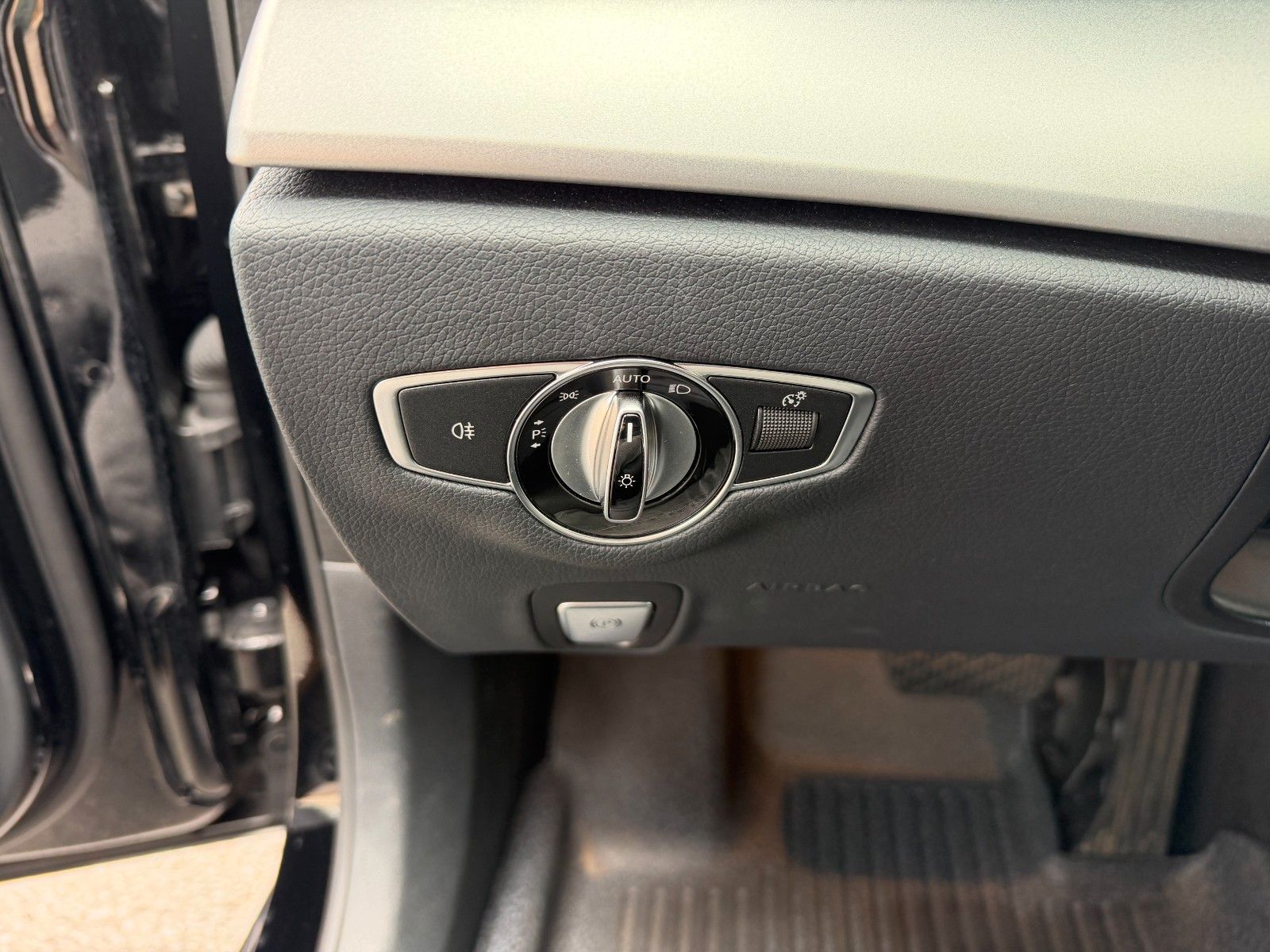 Fahrzeugabbildung Mercedes-Benz E 200 d T TAXI AVANTGARDE R-Kamera+Kindersitz