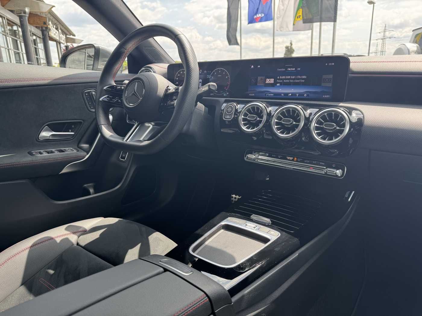 Fahrzeugabbildung Mercedes-Benz CLA 200 AMG+Pano+MultiBeam+DistrPro+HUD+360