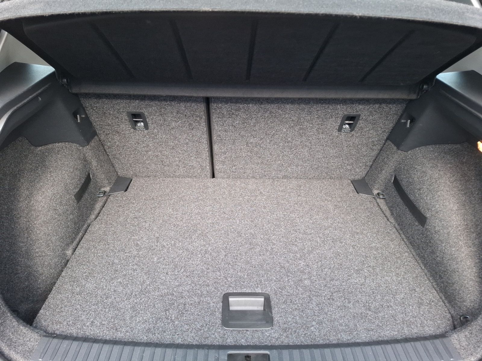 Fahrzeugabbildung SEAT Arona TSI Style DSG LED Navi AID ACC Park-Assist