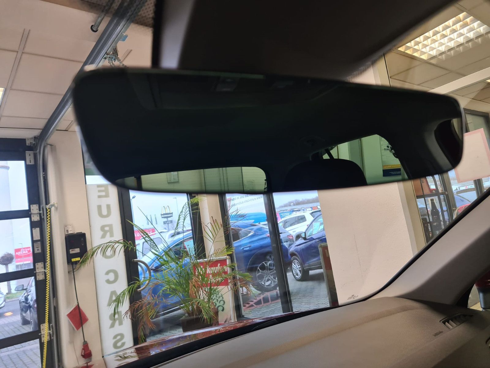 Fahrzeugabbildung Volkswagen Tiguan Comfortline / 1. Hand / AHK / GARANTIE