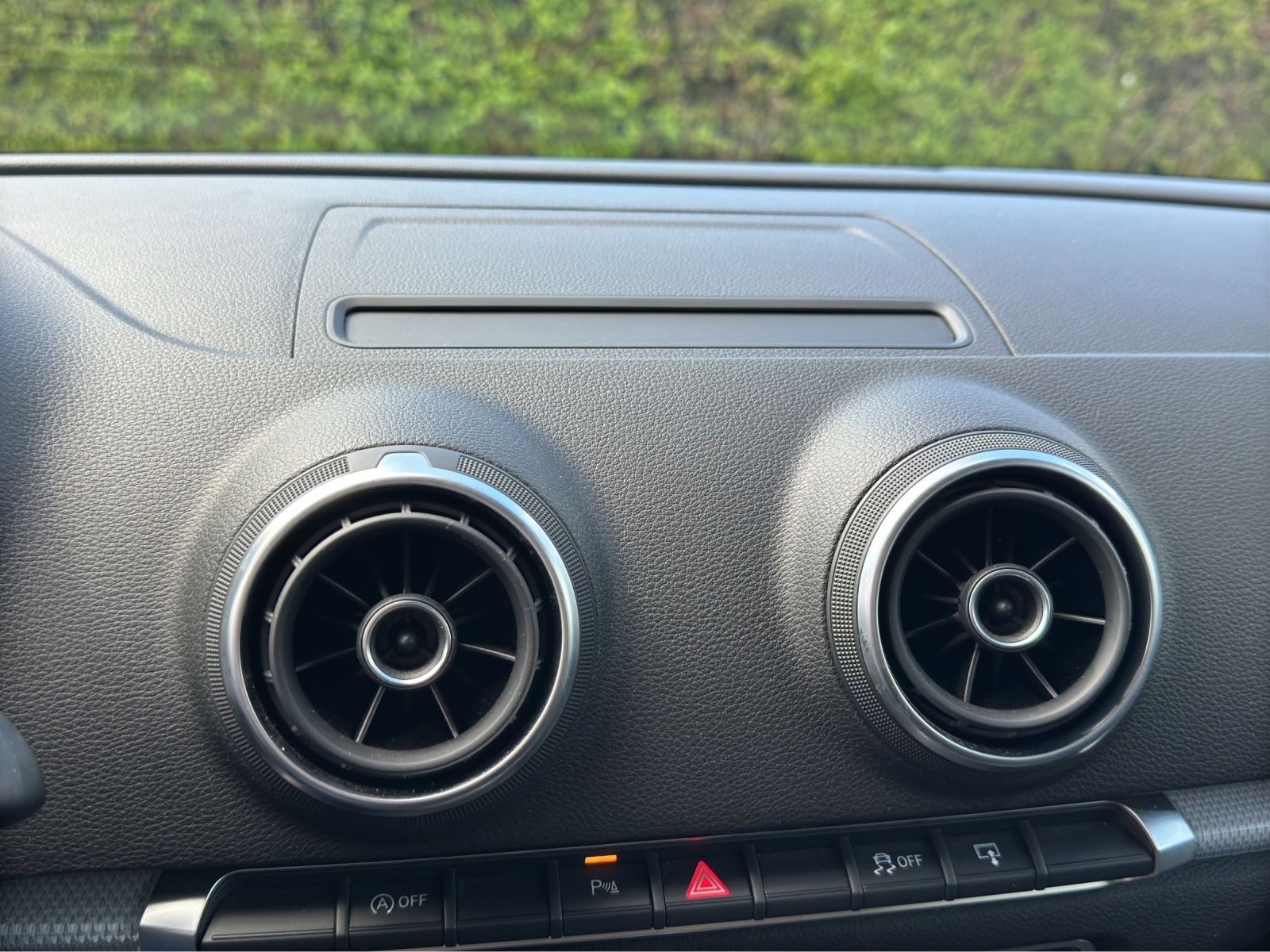 Fahrzeugabbildung Audi A3 Sportback Ambiente TSI DSG AHK XENON NAVI