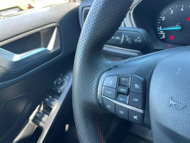 Fahrzeugabbildung Ford Focus ST-Line LED Kamera SpurhalteASS Tempomat
