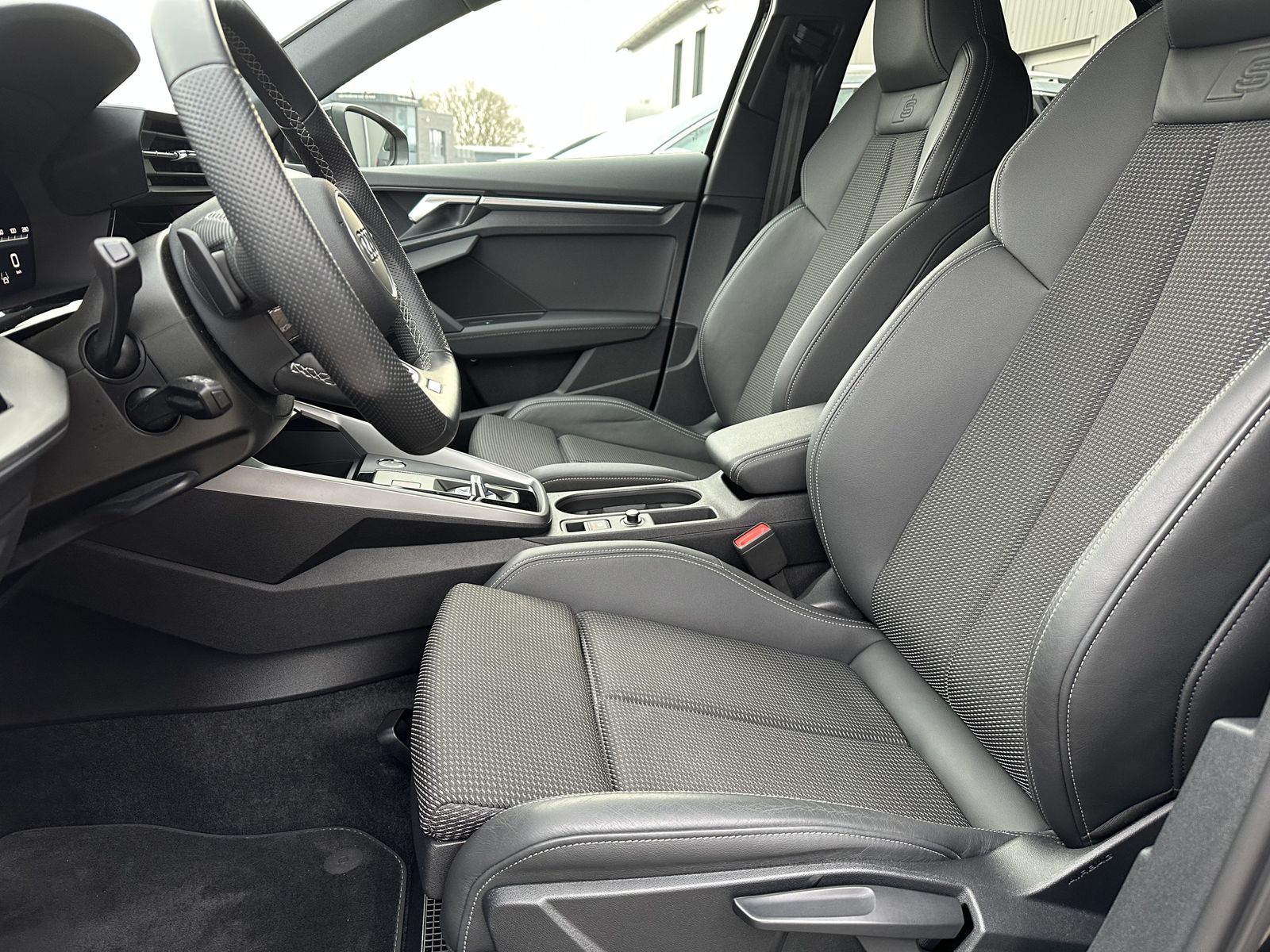 Fahrzeugabbildung Audi A3 SpB 35 TFSI S-Line NAV+LED+CARPLAY+VCOCK+1HD