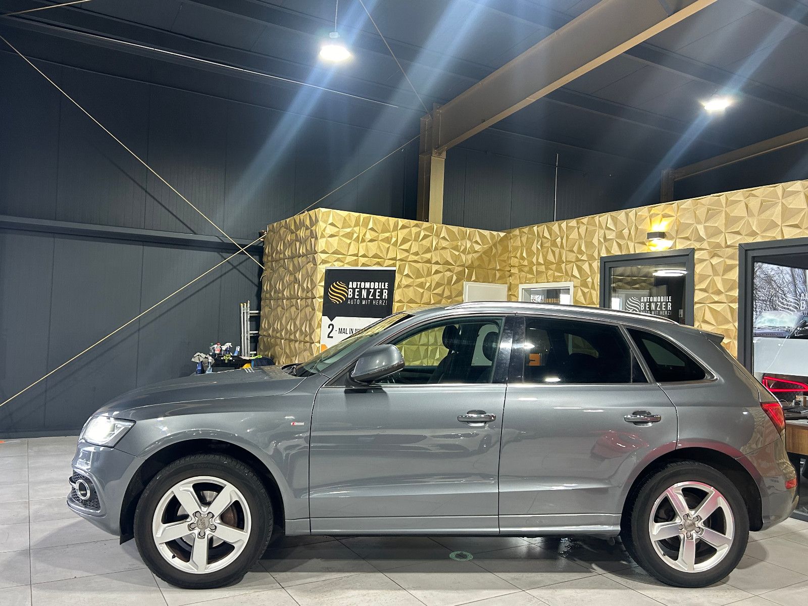 Fahrzeugabbildung Audi Q5 2.0 TDI  quattro/ALLRAD/S-LINE/SHZ/ALLWETTER