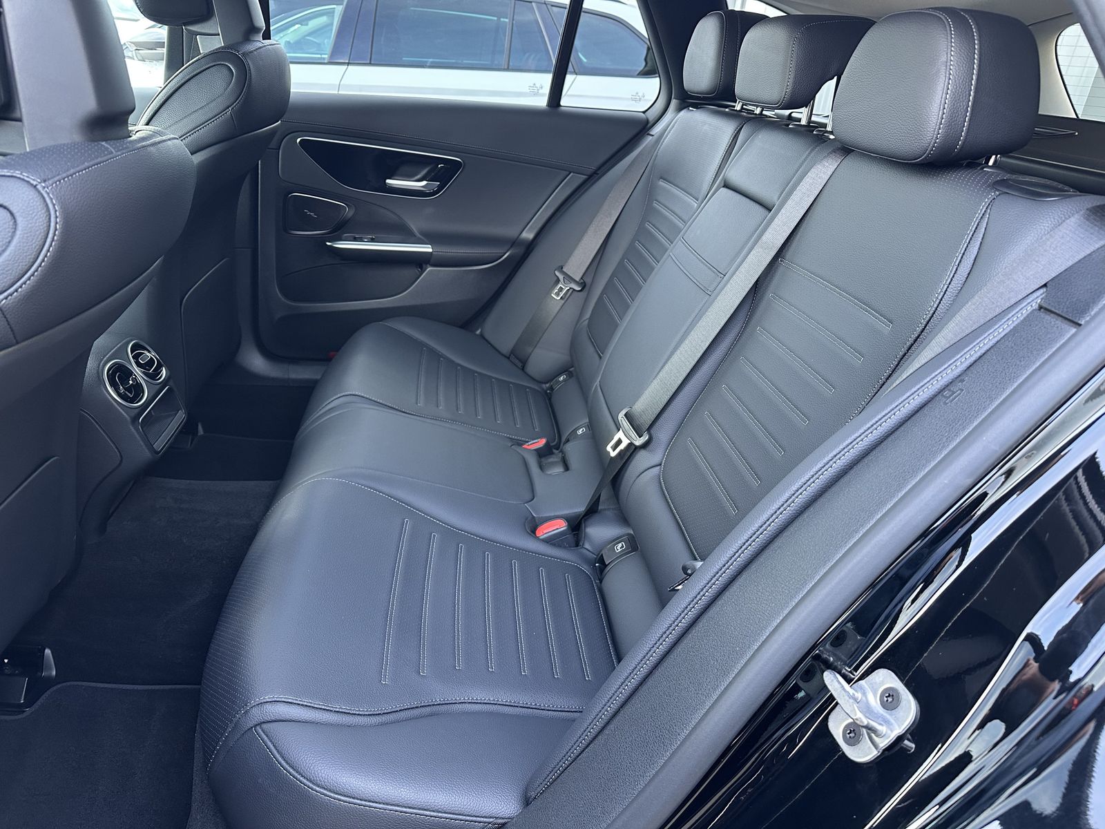Fahrzeugabbildung Mercedes-Benz C 200d T AMG-Line NAV+LED+360°+V-COCKPIT+CARPLAY