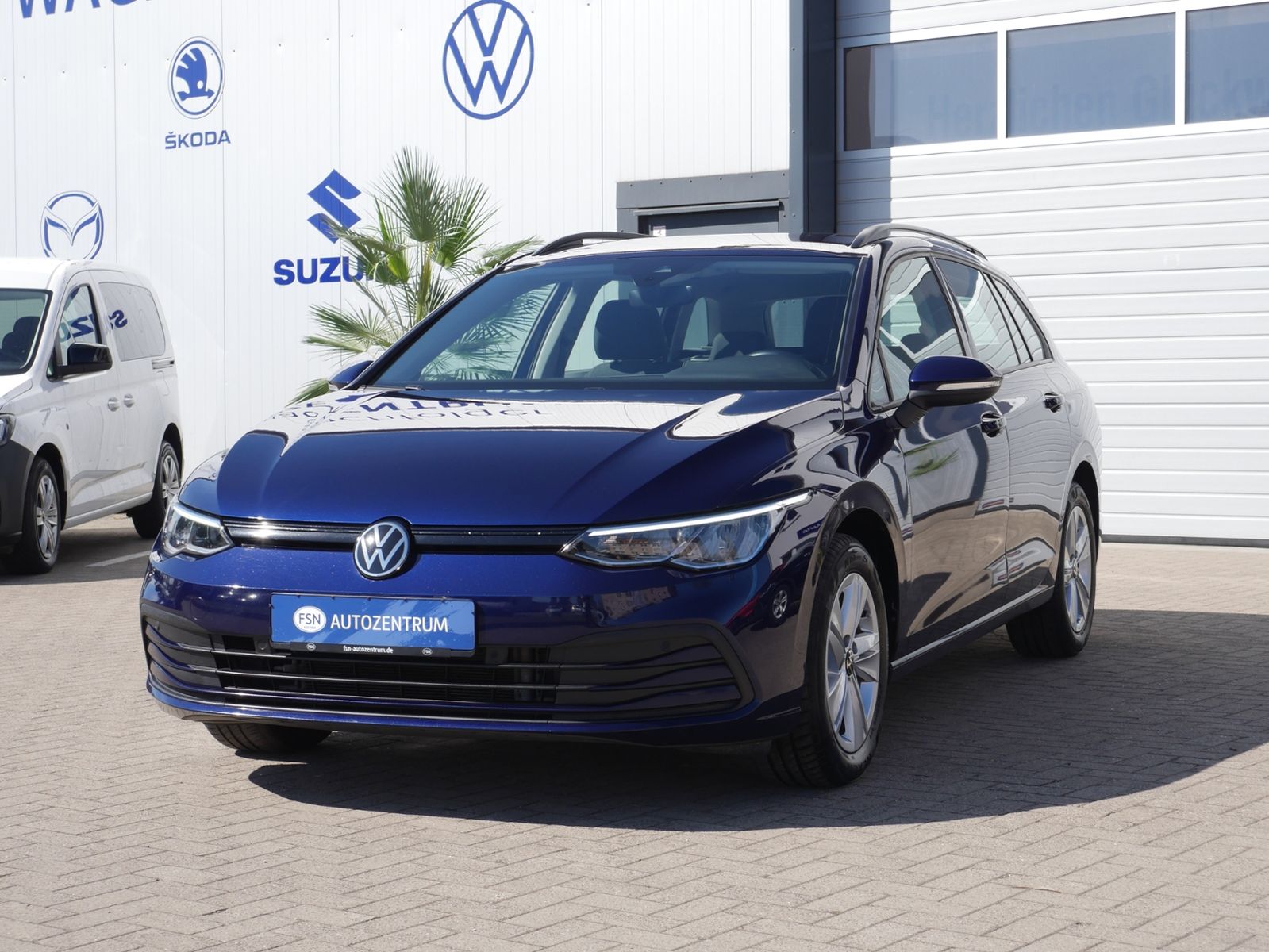 Volkswagen Golf VIII Variant 2.0 TDI Life AHK NAVI ACC SITZ imagem 2