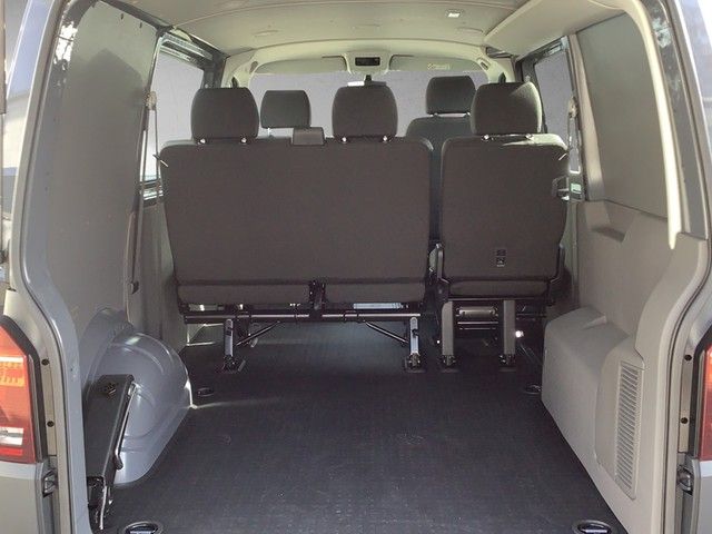 Fahrzeugabbildung Volkswagen T6.1 Transporter TDI Kombi 5 Sitzer 7-G DSG Klim