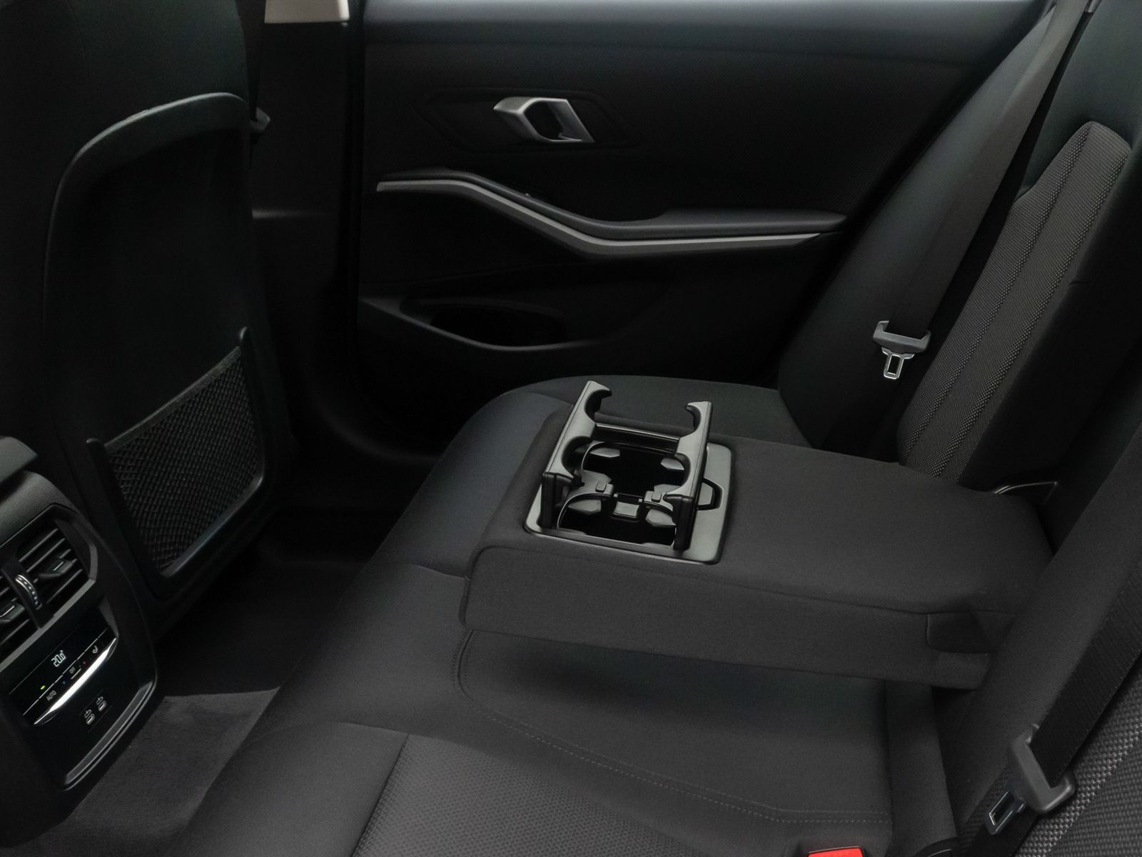 Fahrzeugabbildung BMW 318i GeschwindigReg DAB PDC Cockpit+ Widscreen