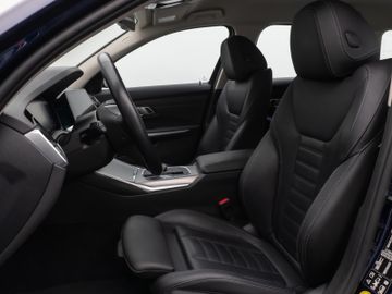 Fahrzeugabbildung BMW 320d xD Sport Line Kamera Laser HiFi AHK Komfort