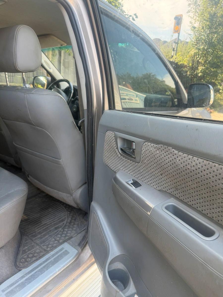 Toyota Hilux 2011 — photo 13