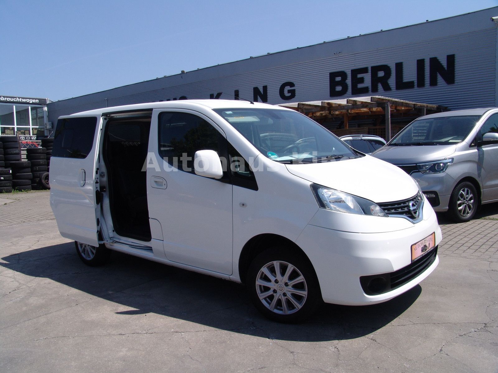 NISSAN NV200