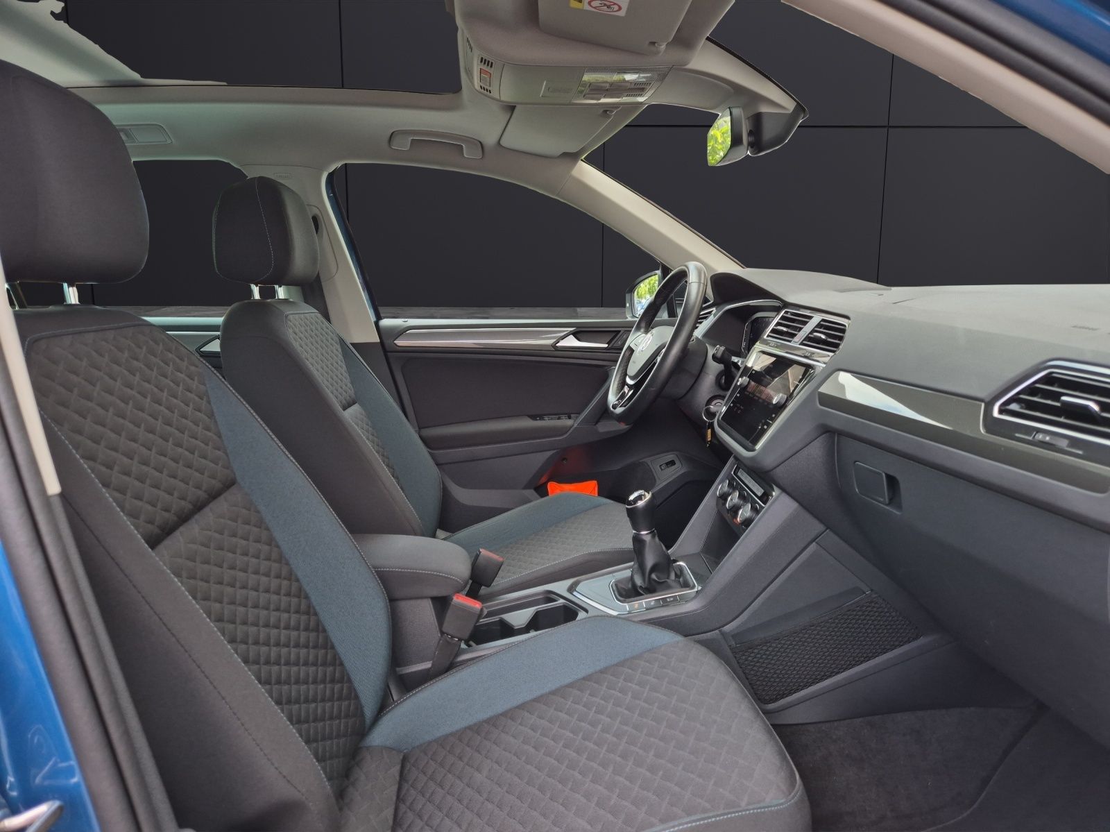 Fahrzeugabbildung Volkswagen Tiguan TDI IQ.Drive AHK PANO HUD ACC